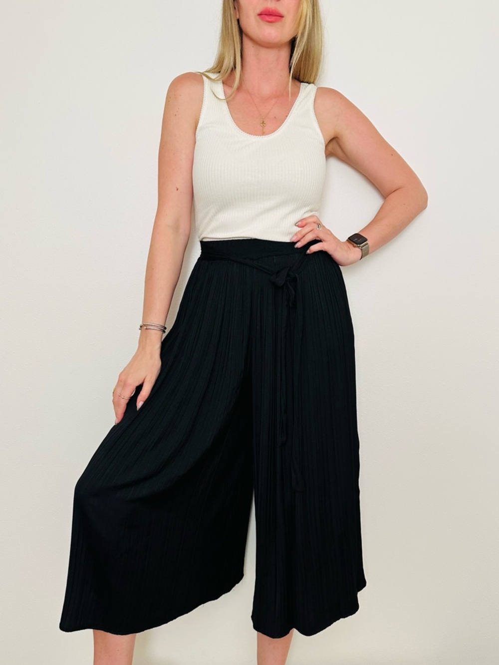 Zara Black Pleated High Waisted Culottes Wide Leg Pants Belted Size XS